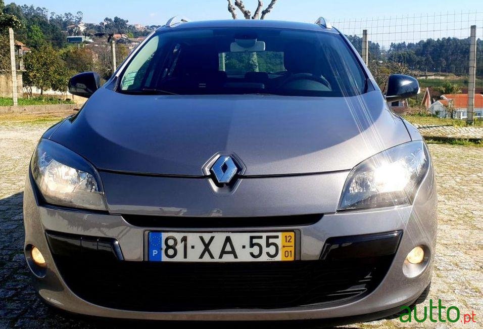 2012' Renault Megane Sport Tourer photo #1