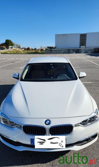 2017' BMW 330 photo #2