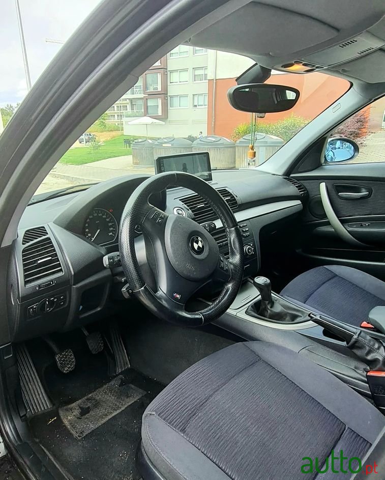 2008' BMW Série 1 D Line Sport photo #6