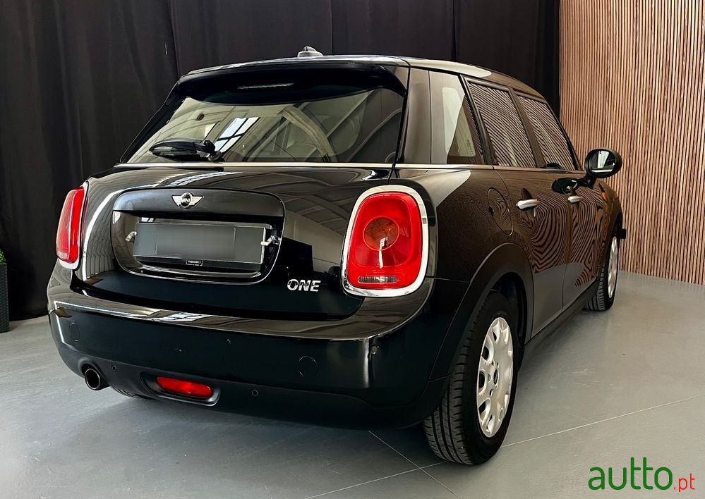 2015' MINI Cooper 5 Portas photo #6