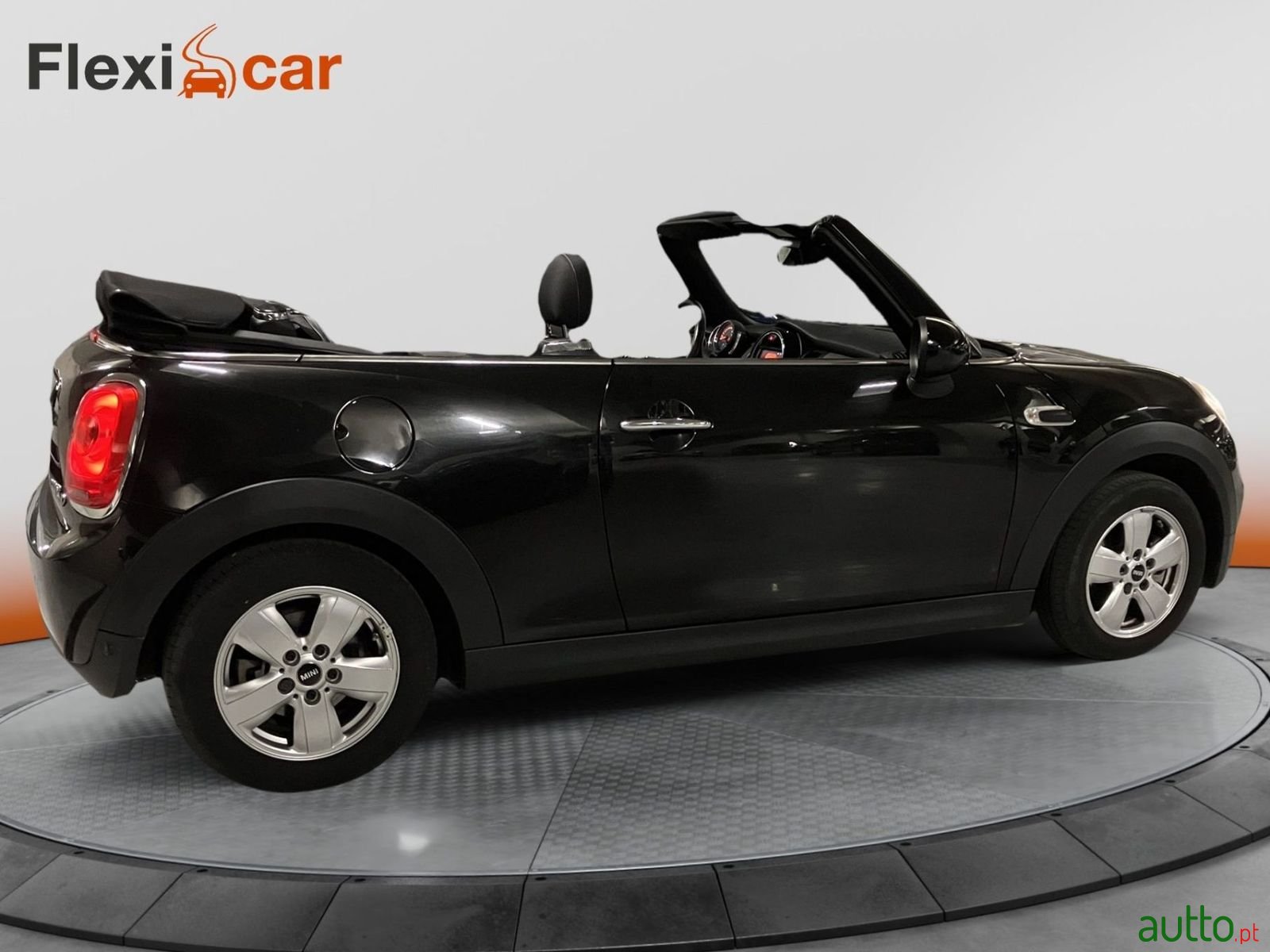 2019' MINI Cabrio photo #5