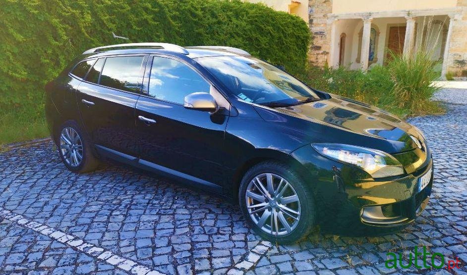 2011' Renault Megane Break photo #1