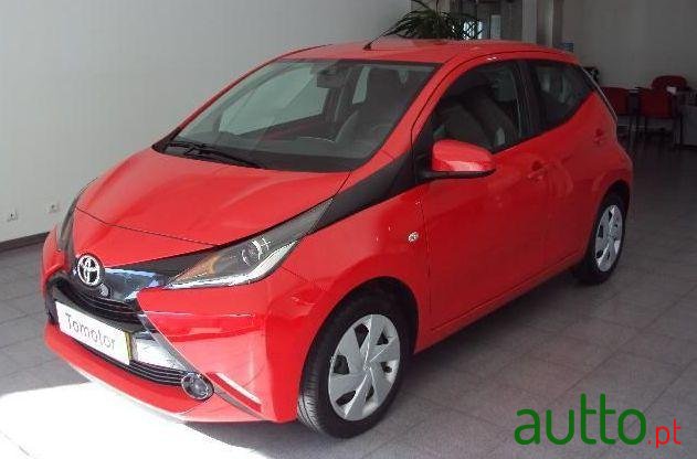 2016' Toyota Aygo 1.0 X-Play+Ac photo #2