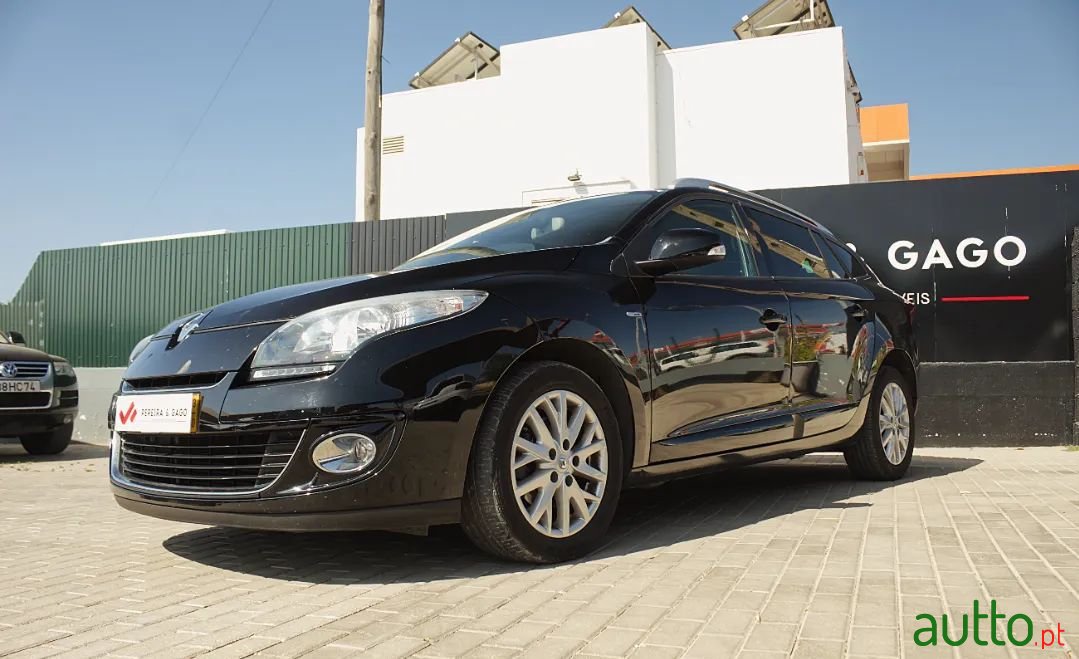 2013' Renault Megane Sport Tourer photo #3