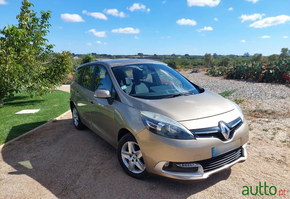 2014' Renault Grand Scenic photo #3