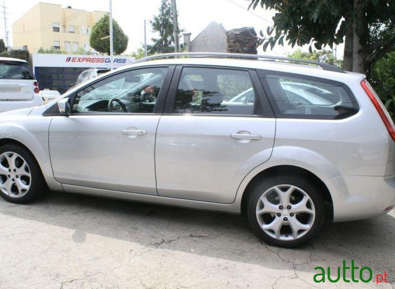 2008' Ford Focus Sw photo #1