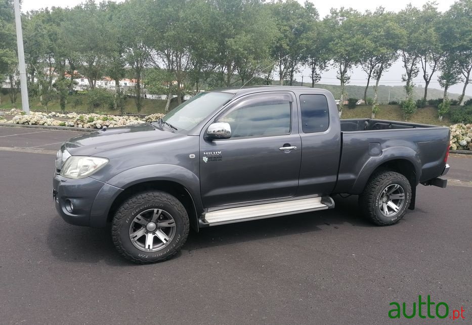 2011' Toyota Hilux photo #3