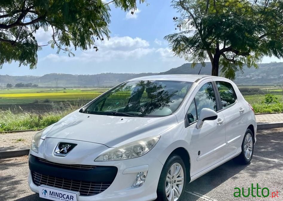 2011' Peugeot 308 photo #1