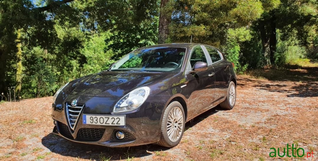 2014' Alfa Romeo Giulietta photo #2