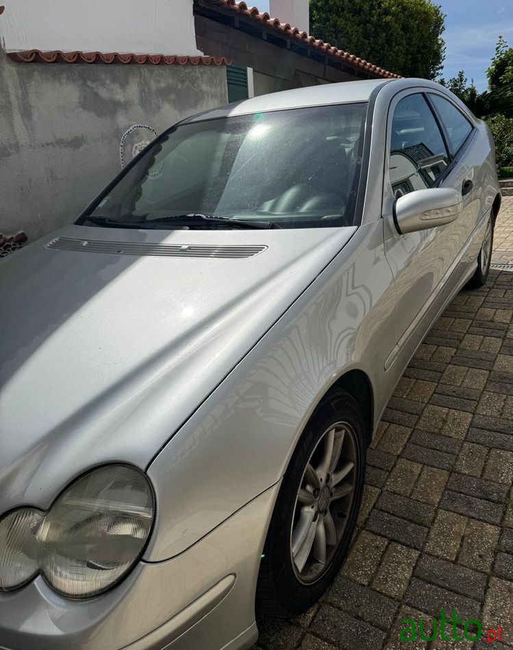 2002' Mercedes-Benz 220 photo #2