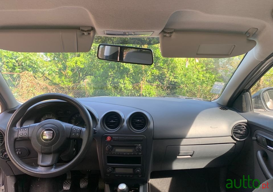 2005' SEAT Ibiza photo #2