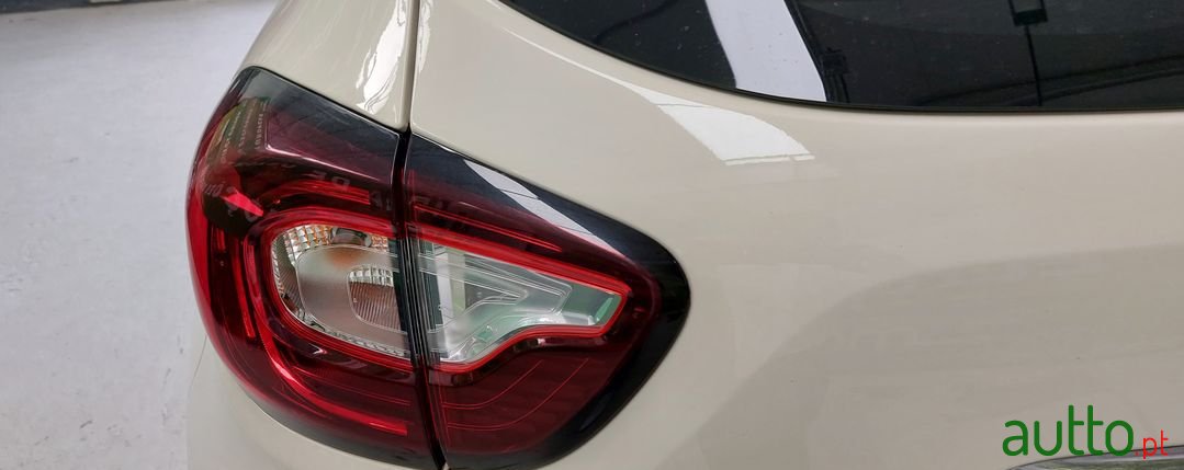 2019' Renault Captur photo #3