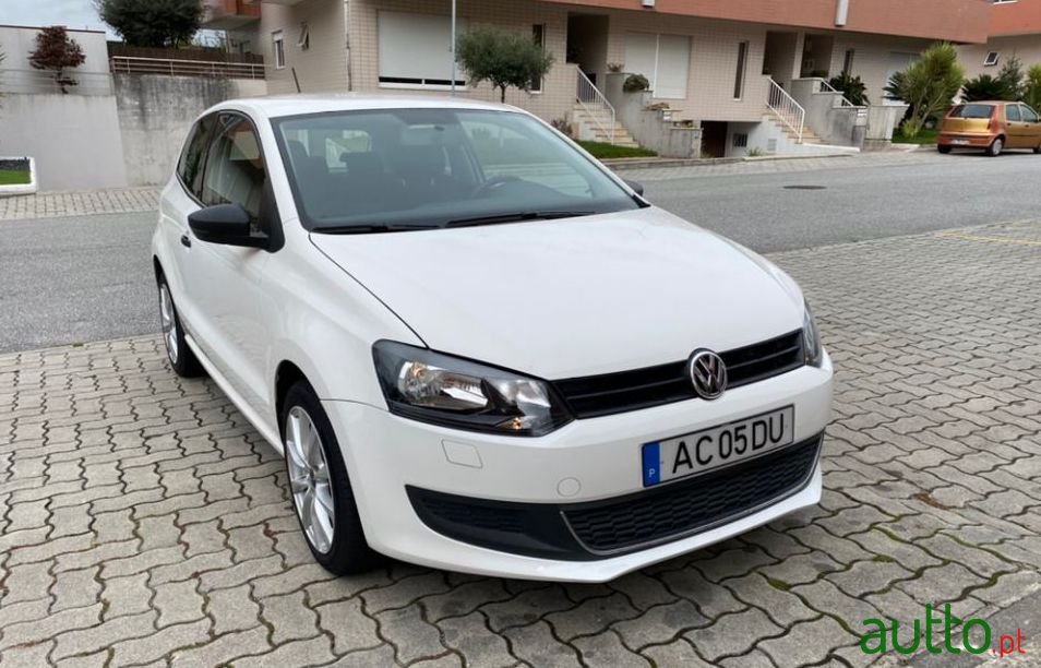 2013' Volkswagen Polo photo #1