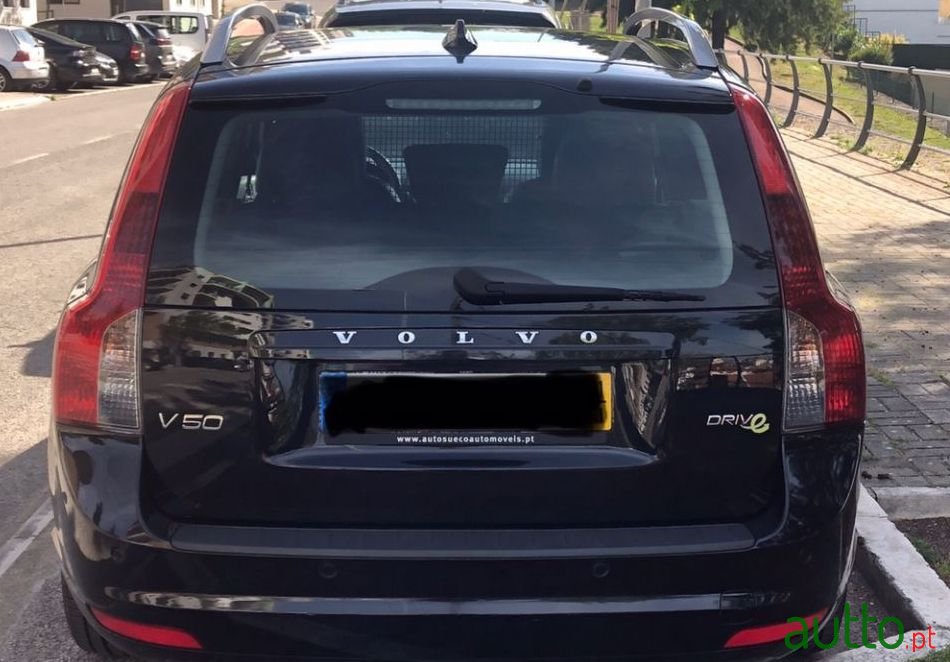 2011' Volvo V50 photo #1