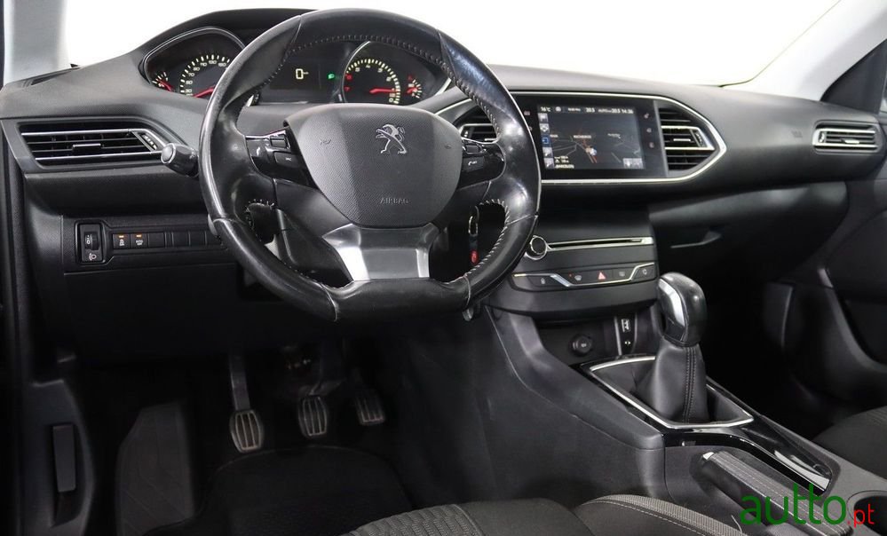 2015' Peugeot 308 photo #4