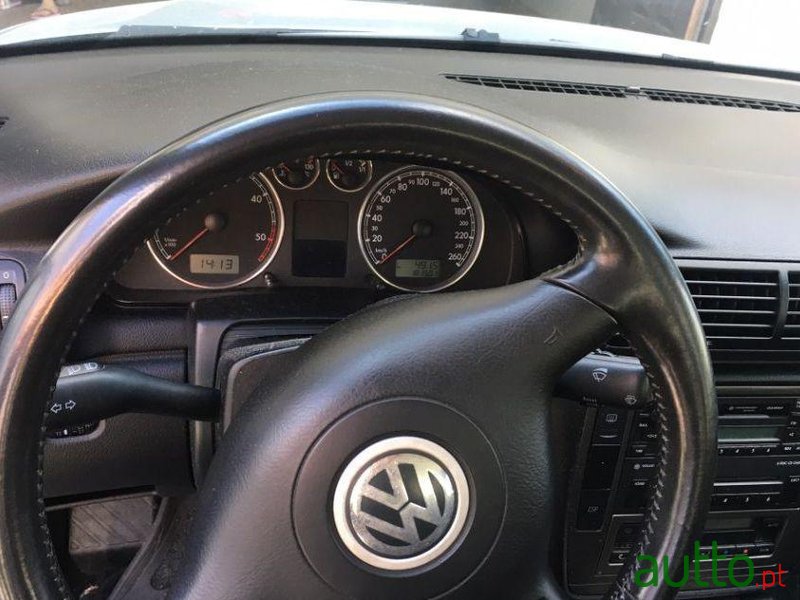 2003' Volkswagen Passat photo #4