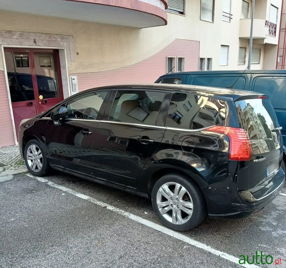 2010' Peugeot 5008 photo #4