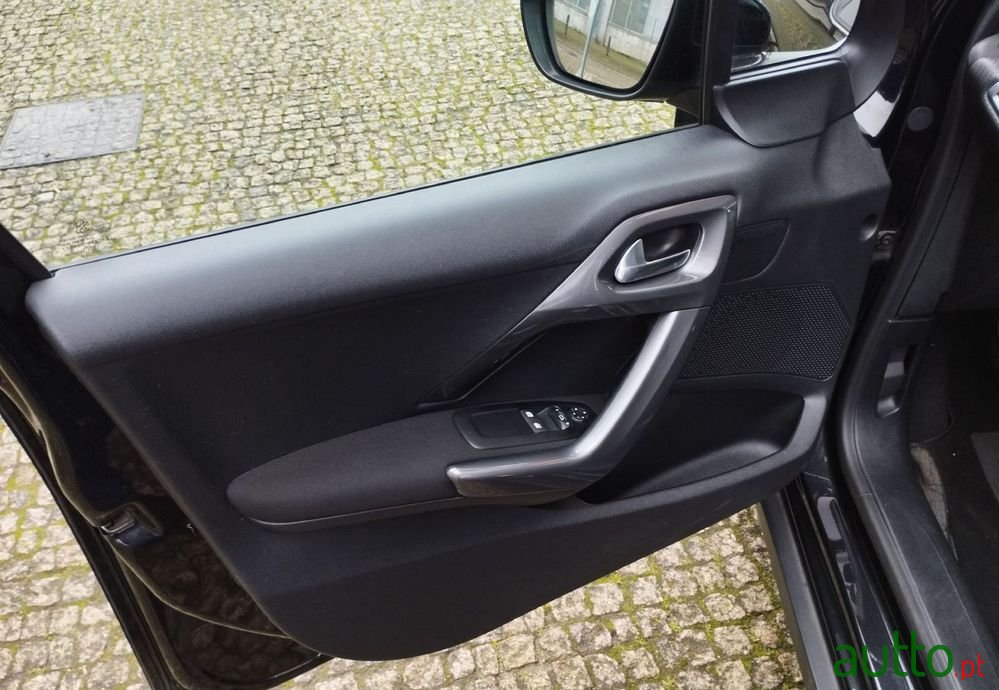 2017' Peugeot 2008 photo #4