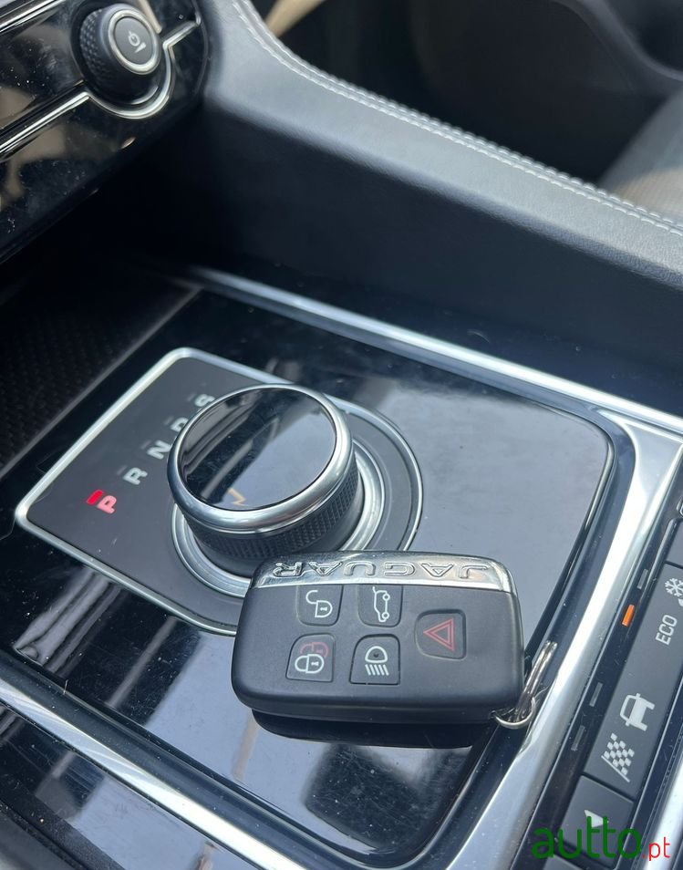 2016' Jaguar F-Pace photo #5