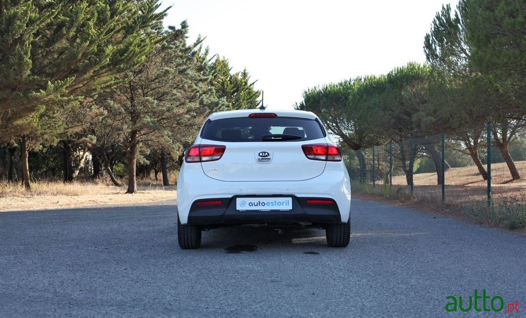 2018' Kia Rio photo #5