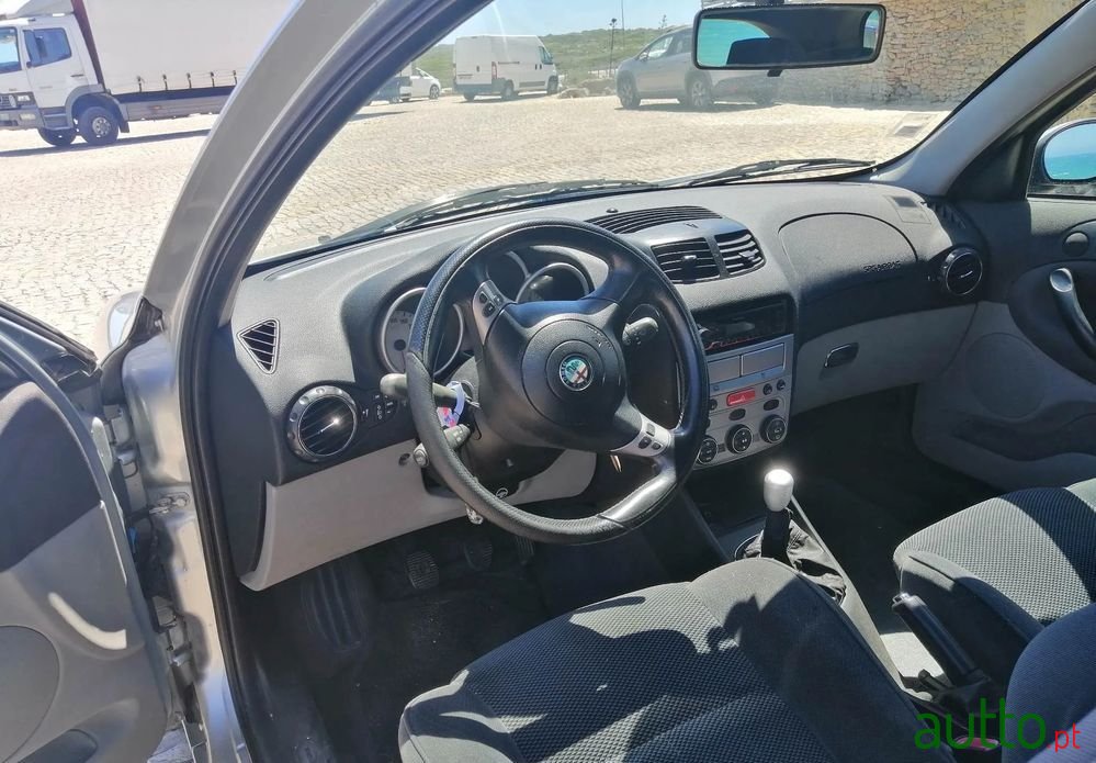 2003' Alfa Romeo 147 1.6 Ts photo #4