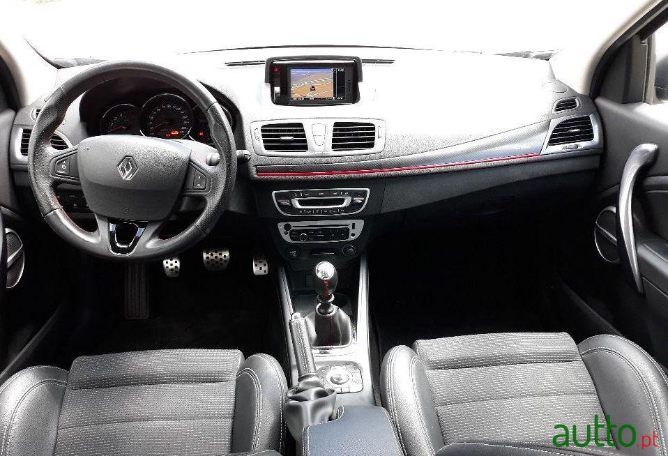 2012' Renault Megane Sport Tourer photo #1