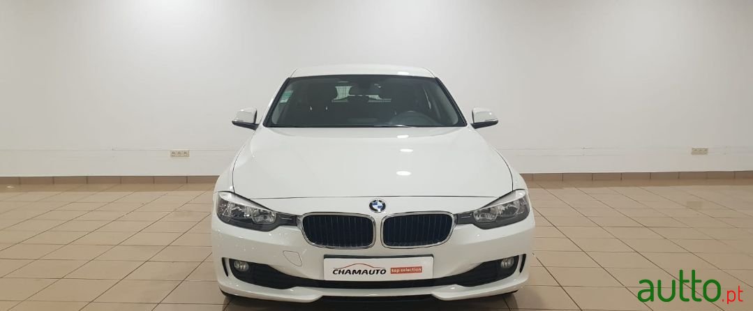 2013' BMW 318 photo #5