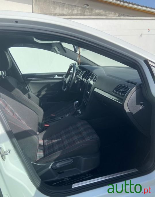 2015' Volkswagen Golf photo #4