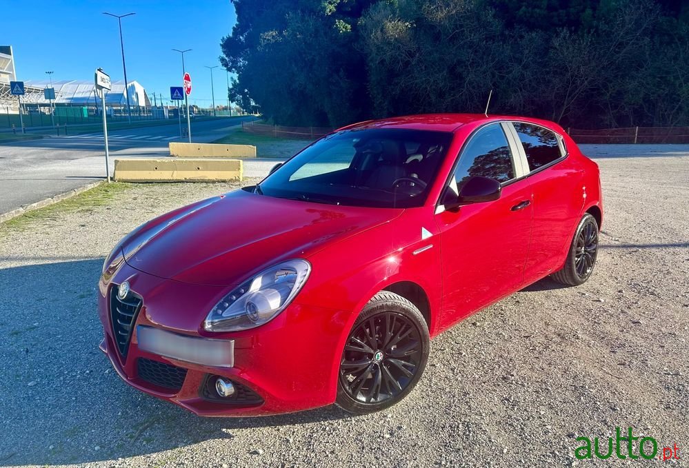 2015' Alfa Romeo Giulietta 1.6 Jtdm photo #1
