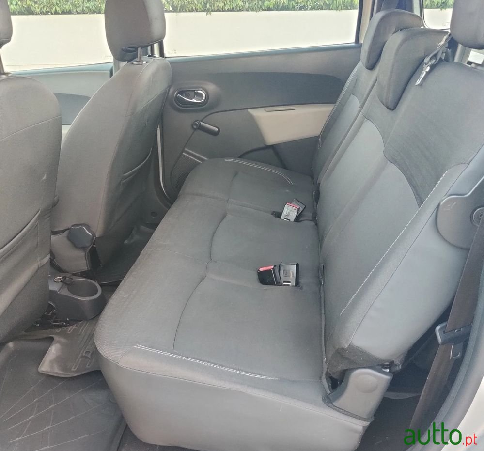 2016' Dacia Lodgy 1.5 Dci Prestige 7L photo #6