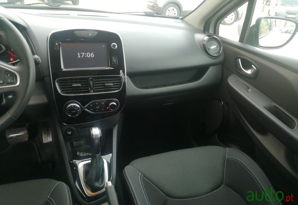 2017' Renault Clio Sport Tourer photo #6