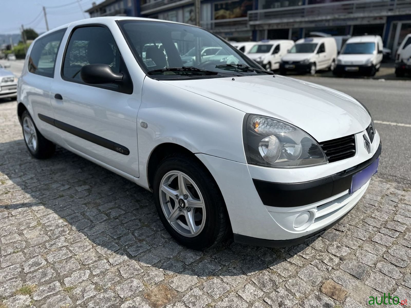 2005' Renault Clio photo #5