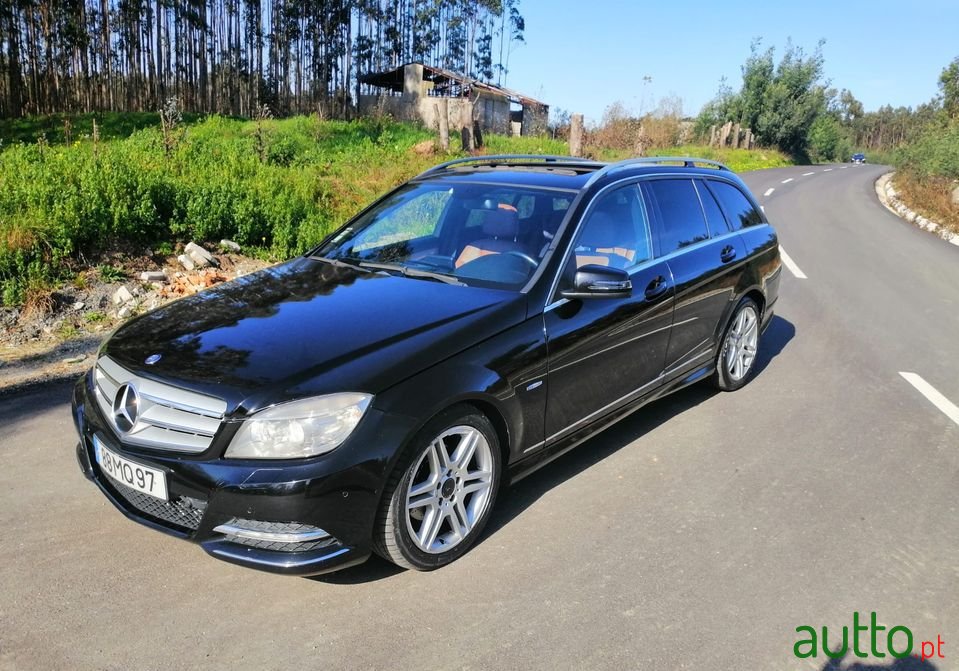 2009' Mercedes-Benz C-220 photo #2
