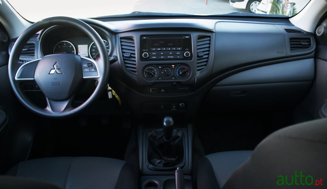 2016' Mitsubishi L200 photo #5