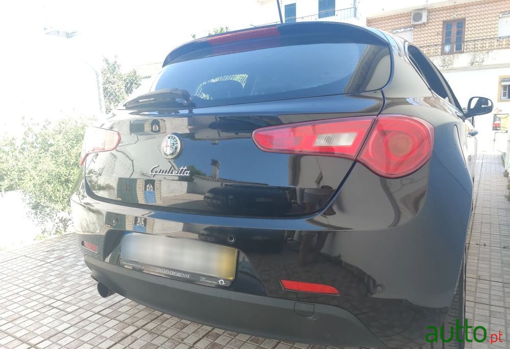 2010' Alfa Romeo Giulietta photo #2