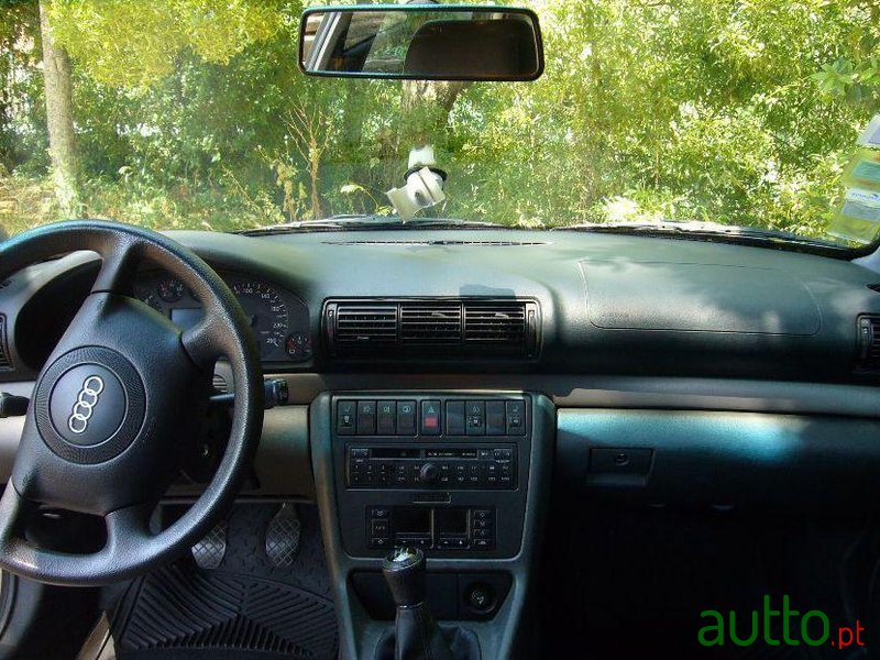1999' Audi A4 Avant photo #2