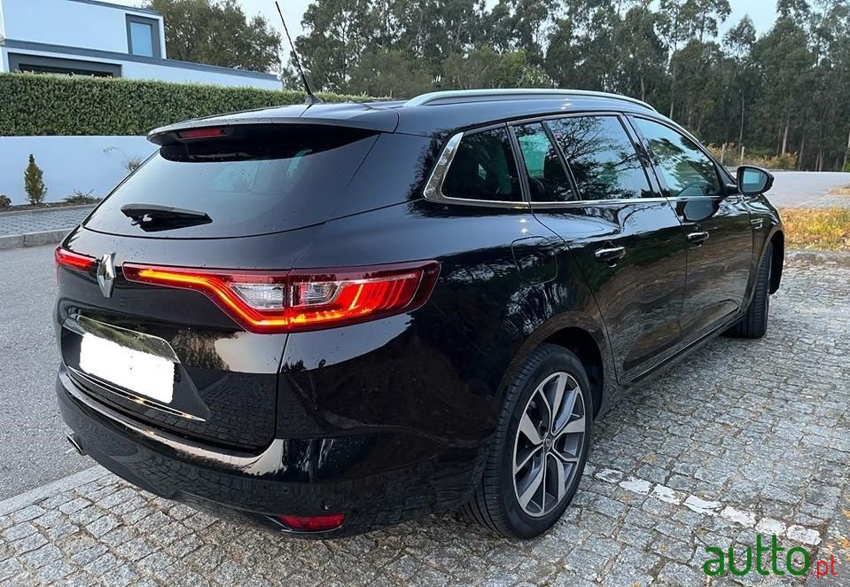 2018' Renault Megane Sport Tourer photo #3