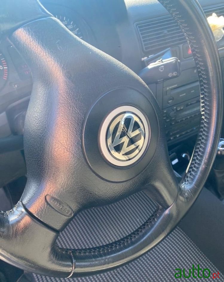 2001' Volkswagen Golf photo #2