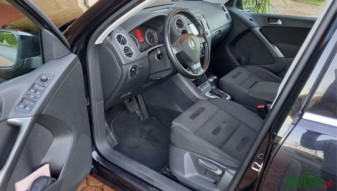 2008' Volkswagen Tiguan photo #3