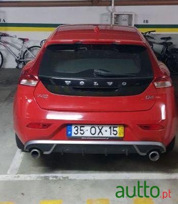 2014' Volvo V40 2.0 D4 R-Design photo #1