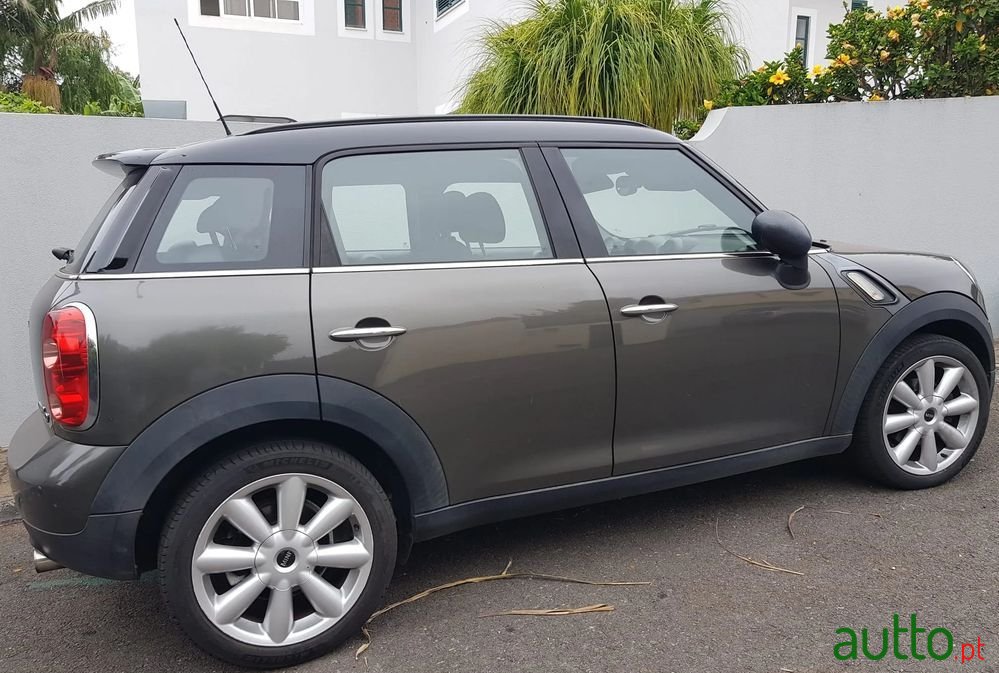 2011' MINI Countryman Cooper D photo #4