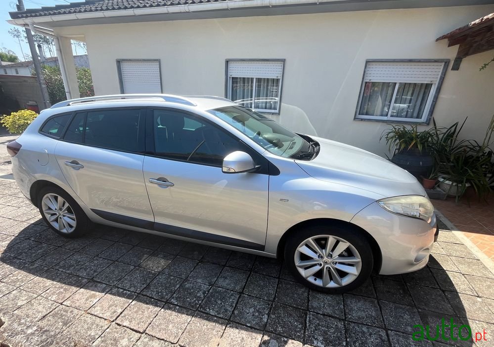 2010' Renault Mégane Sport Tourer photo #1