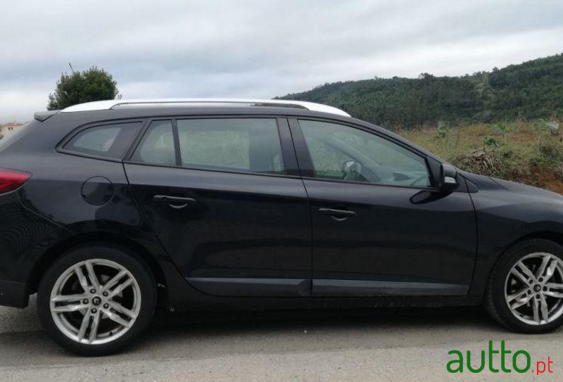 2012' Renault Megane Sport Tourer photo #2