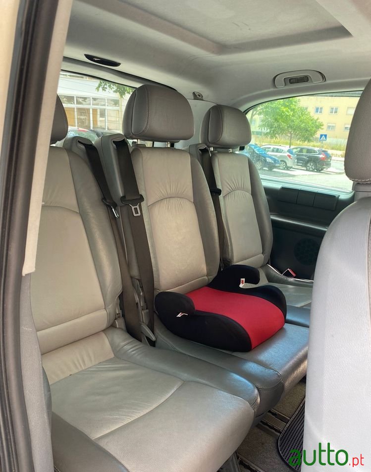 2005' Mercedes-Benz Viano photo #2