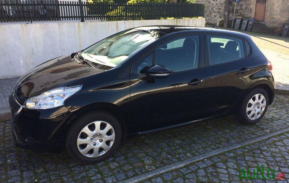 2012' Peugeot 208 photo #2