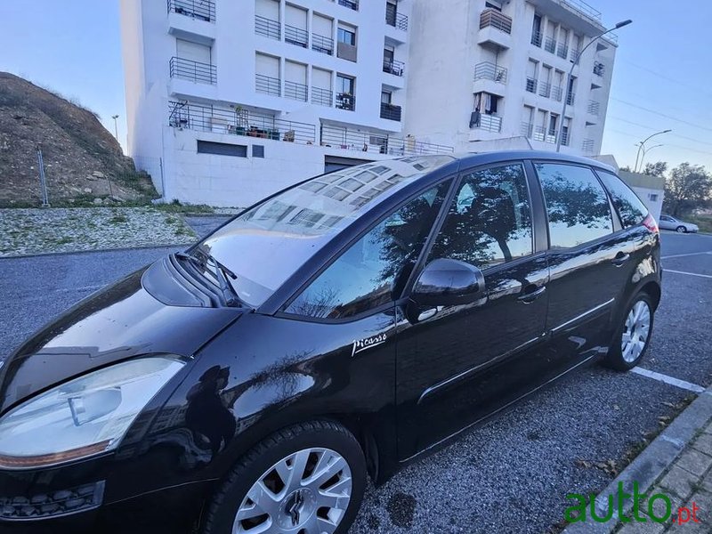 2010' Citroen C4 Picasso photo #2