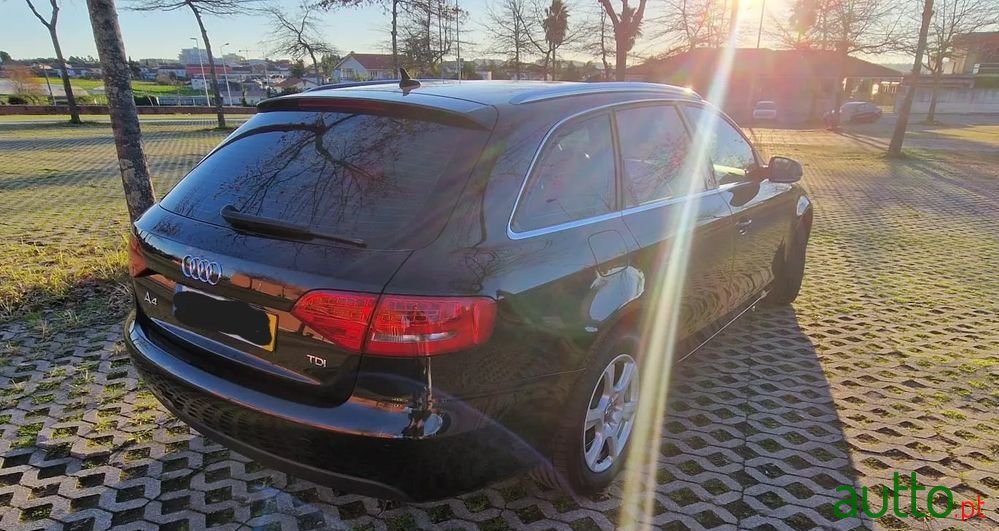 2011' Audi A4 Avant photo #4