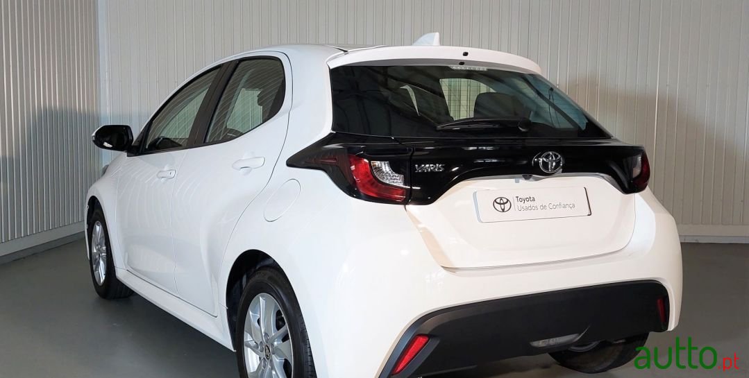 2021' Toyota Yaris photo #2