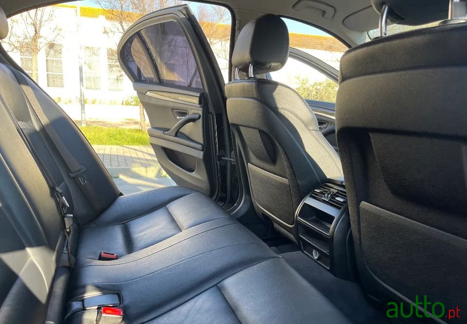 2014' BMW 520 photo #4