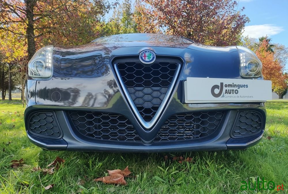 2017' Alfa Romeo Giulietta photo #4